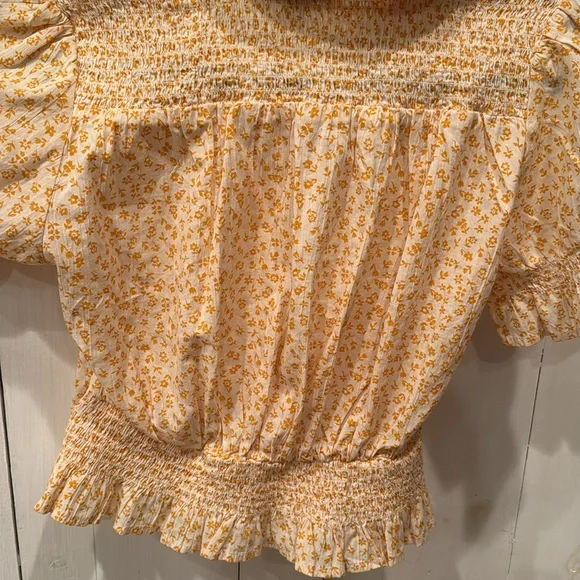 NWT American Eagle Yellow Floral Short Sleeve Button Up Top - Picture 4 of 5